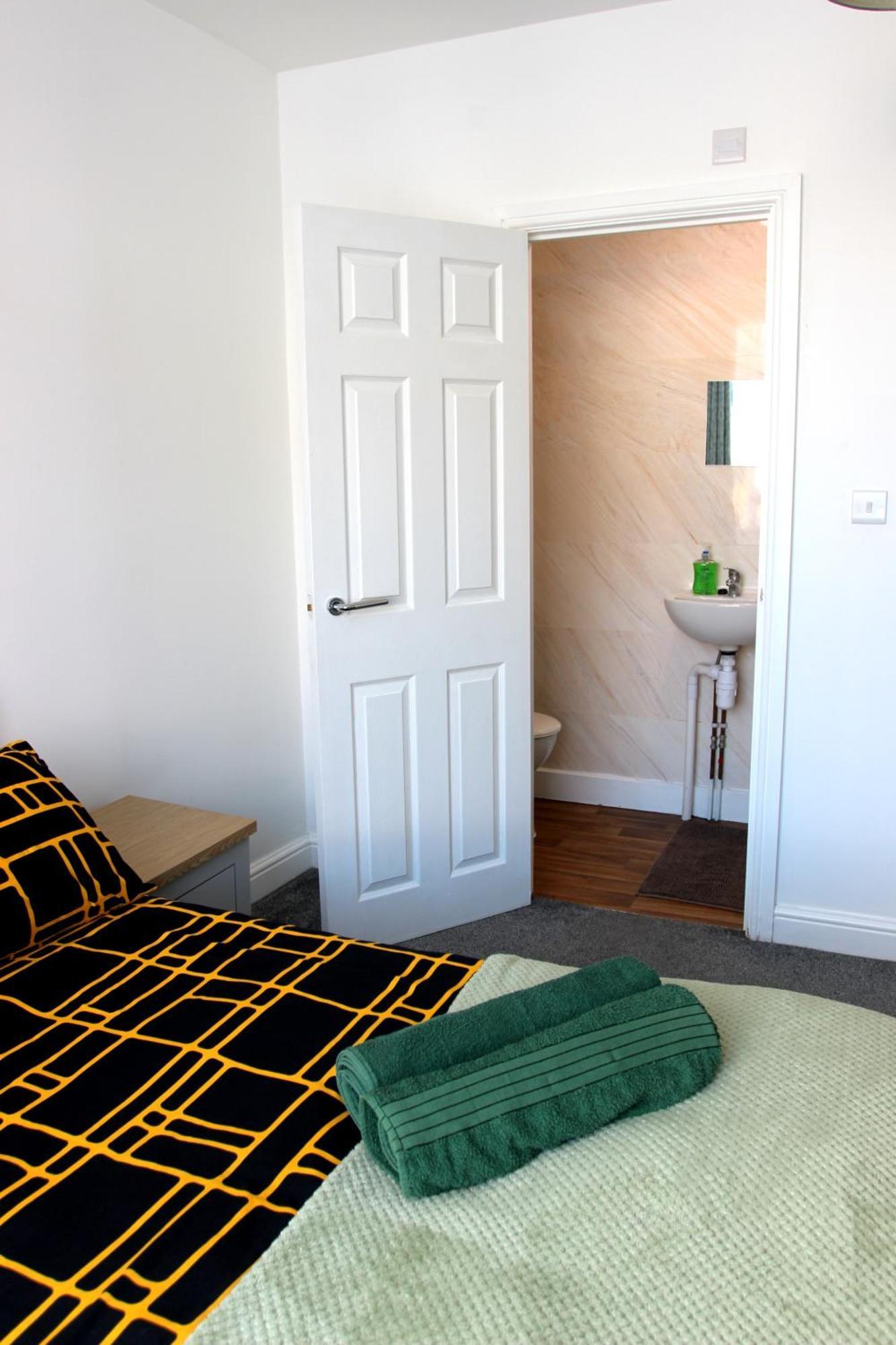 House Share With Few Ensuite Rooms Near Southmead Bristol Extérieur photo